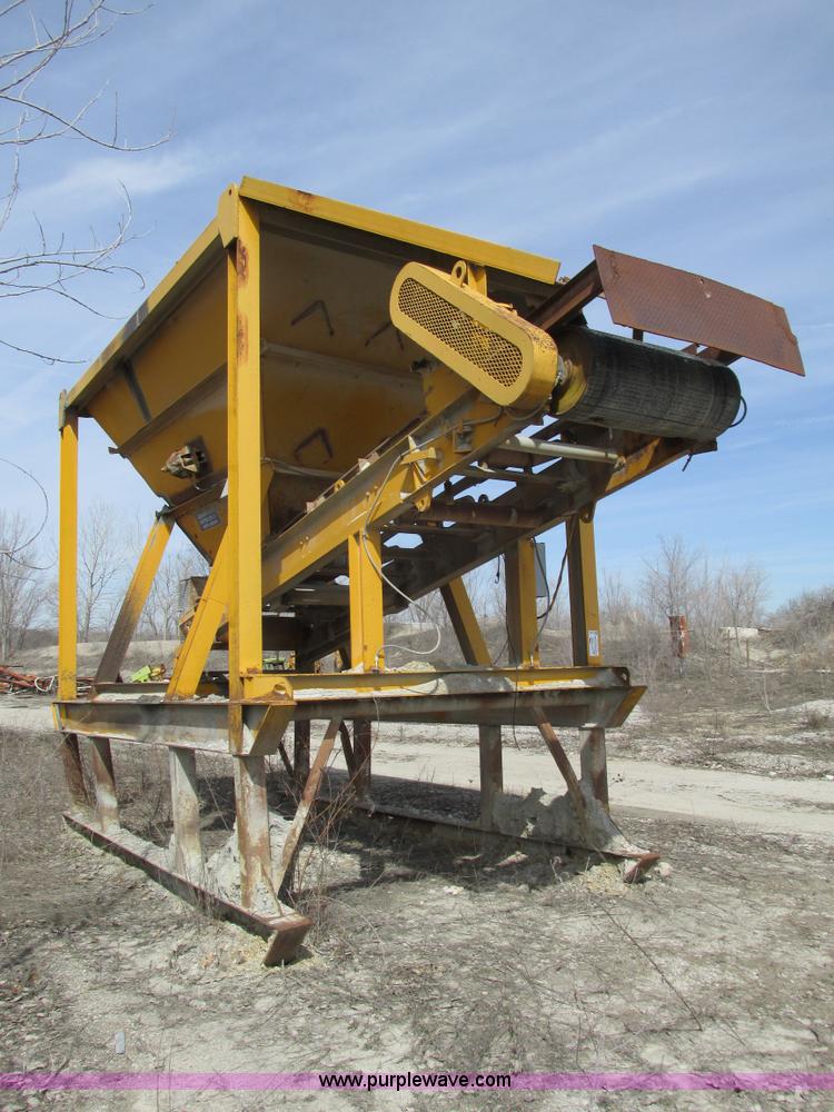 image for item G3049 Surge hopper and conveyor