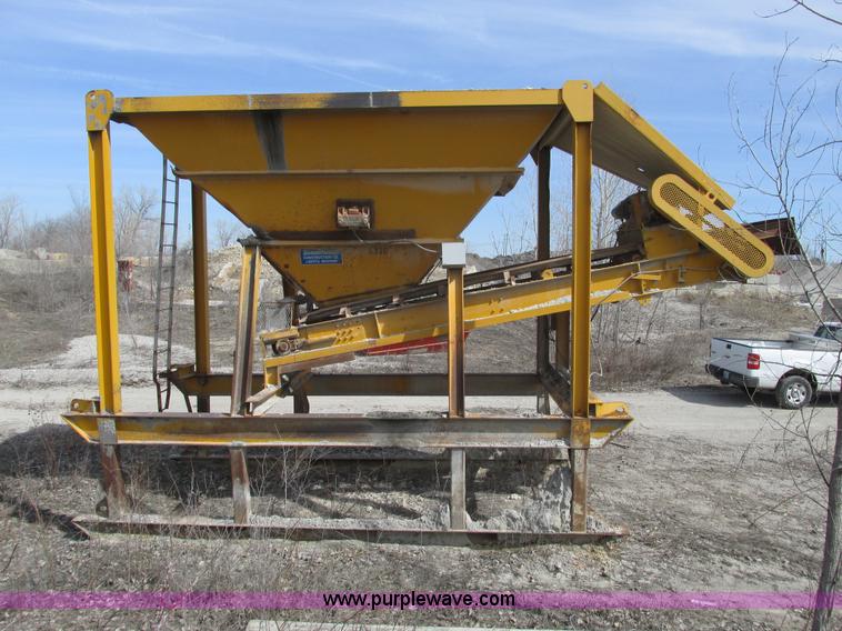 image for item G3049 Surge hopper and conveyor