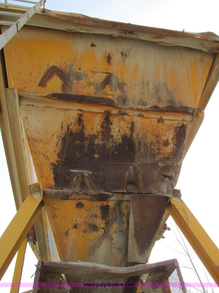 image for item G3049 Surge hopper and conveyor