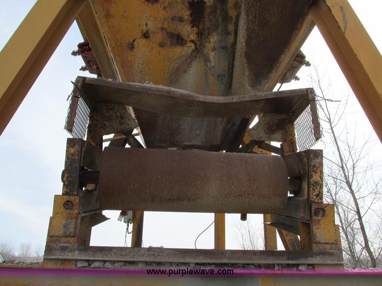 image for item G3049 Surge hopper and conveyor