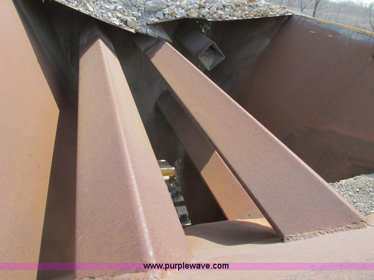 image for item G3049 Surge hopper and conveyor