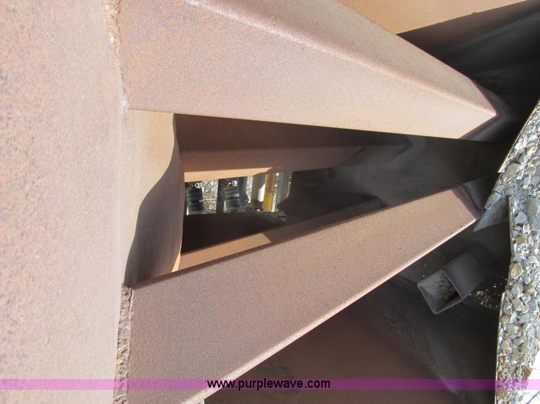 image for item G3049 Surge hopper and conveyor
