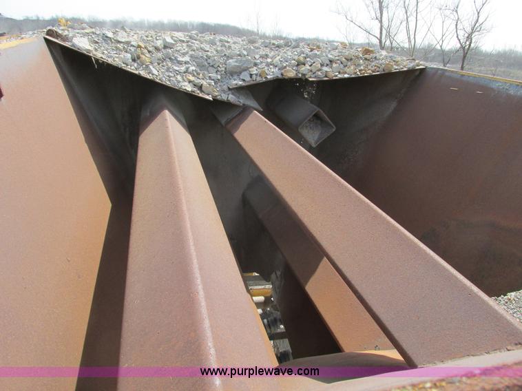 image for item G3049 Surge hopper and conveyor