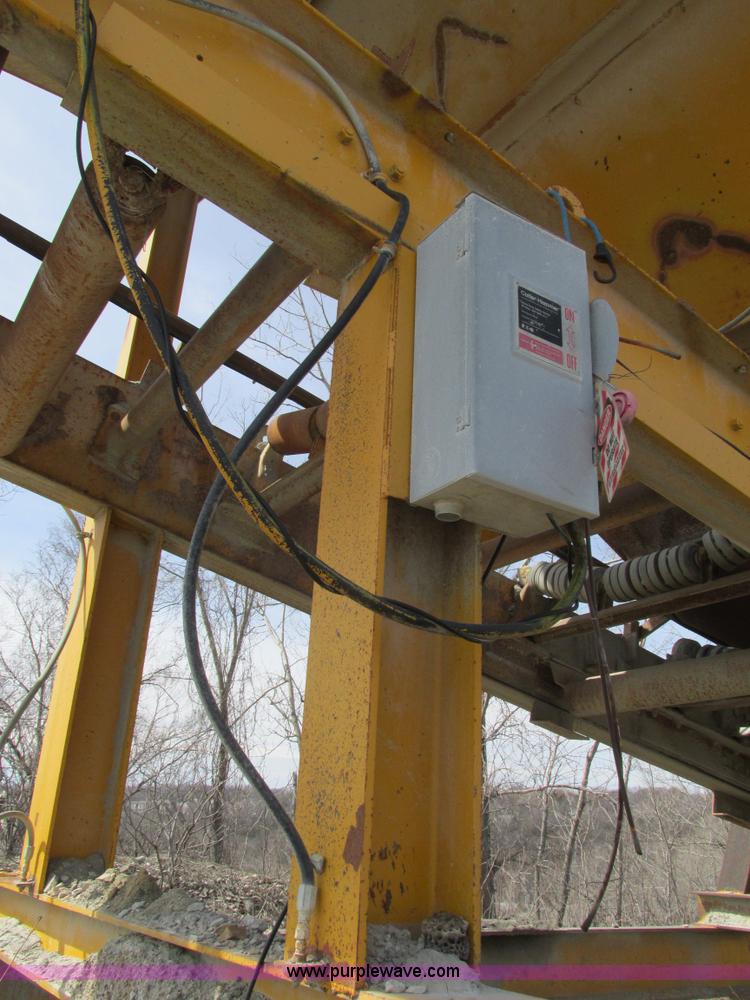 image for item G3049 Surge hopper and conveyor