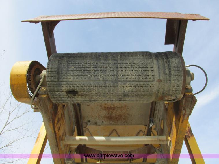 image for item G3049 Surge hopper and conveyor