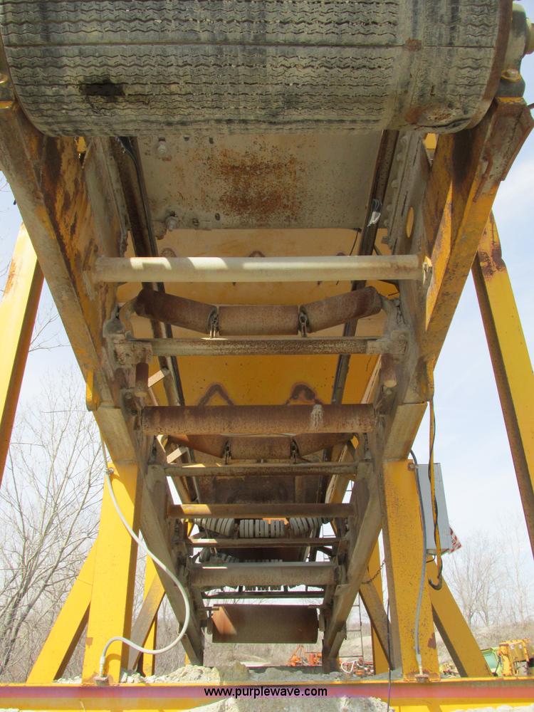 image for item G3049 Surge hopper and conveyor