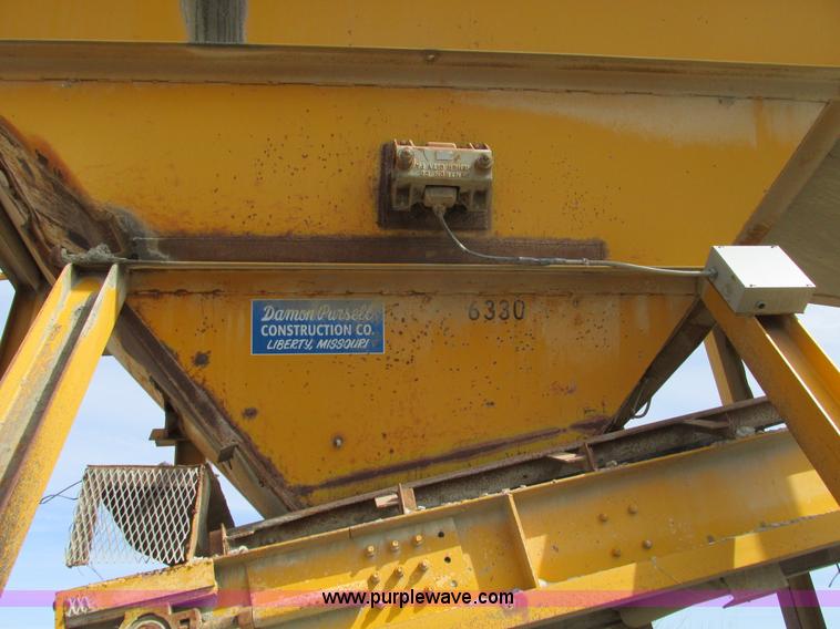 image for item G3049 Surge hopper and conveyor