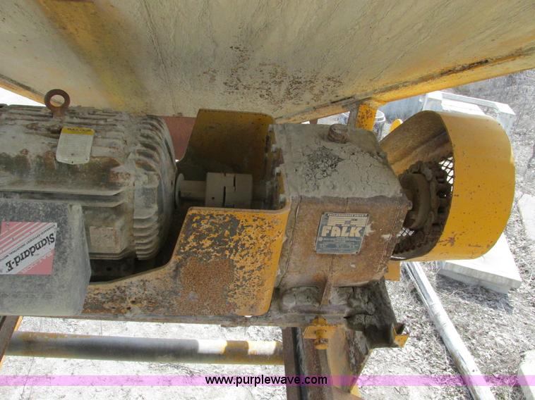 image for item G3049 Surge hopper and conveyor