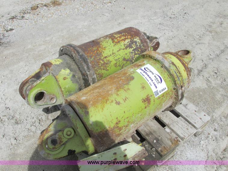 image for item G3054 (2) ride cylinders