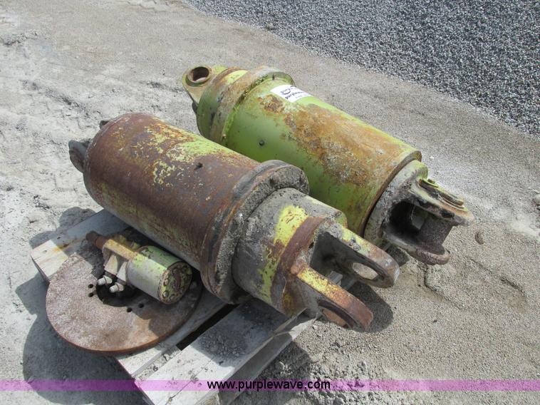 image for item G3054 (2) ride cylinders