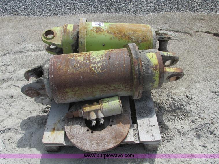 image for item G3054 (2) ride cylinders