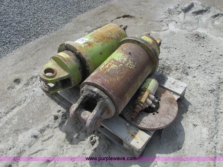 image for item G3054 (2) ride cylinders