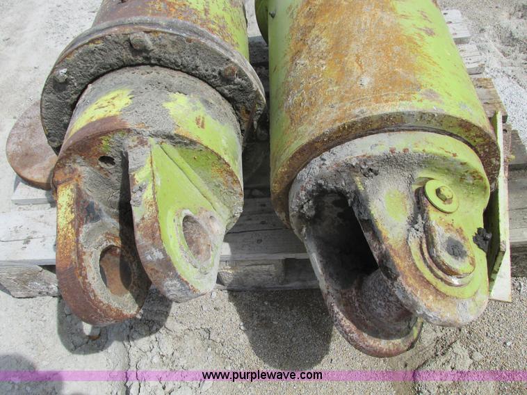 image for item G3054 (2) ride cylinders