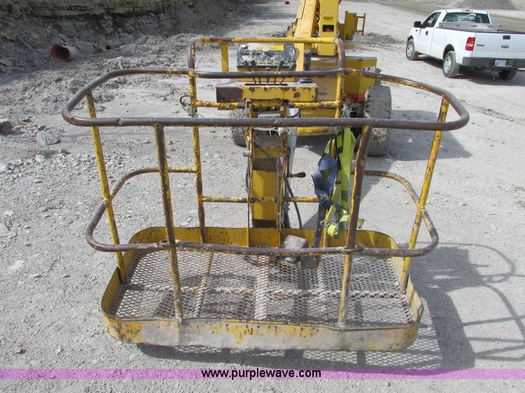 image for item G3064 Calavar RT48A boom lift