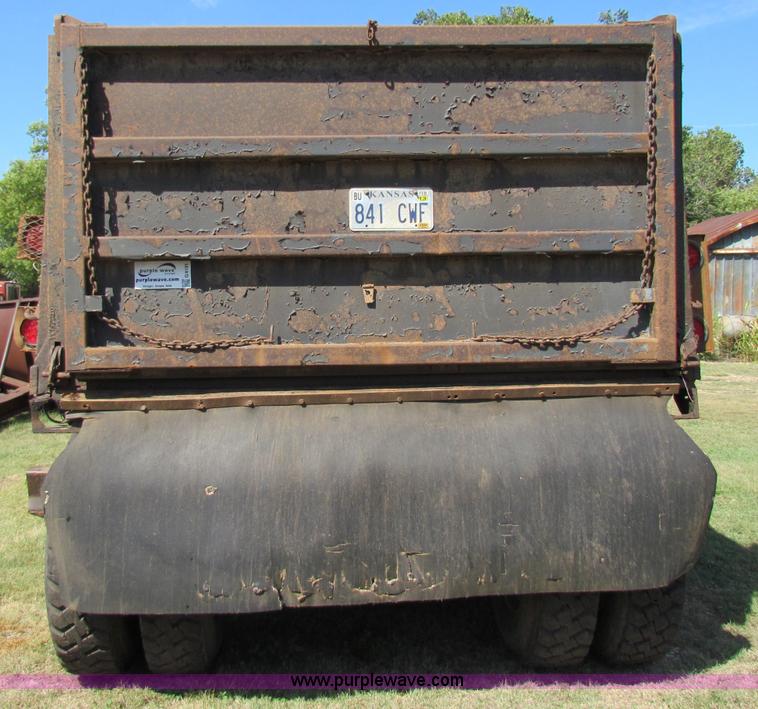 image for item G4191 1984 Peterbilt dump truck