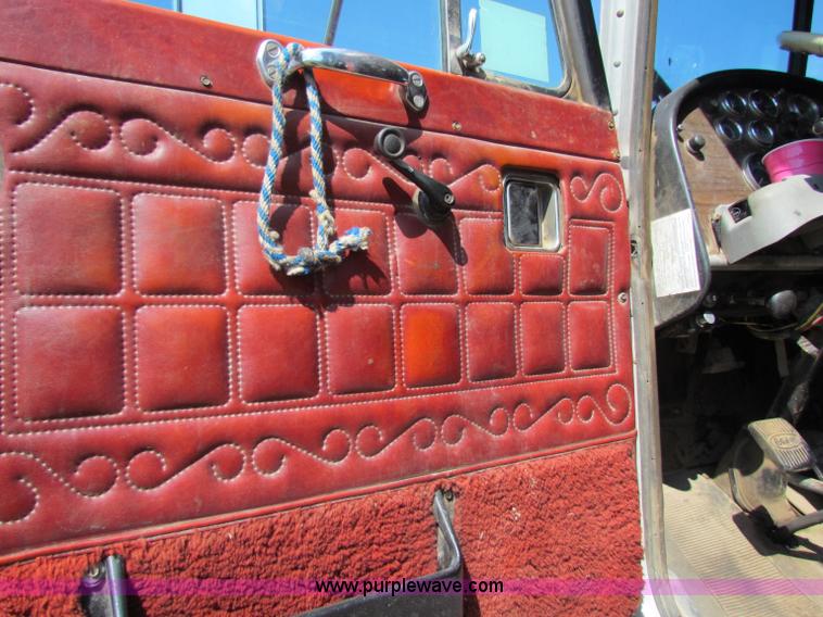 image for item G4191 1984 Peterbilt dump truck