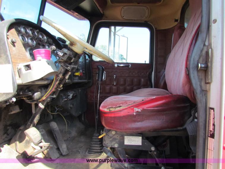 image for item G4191 1984 Peterbilt dump truck