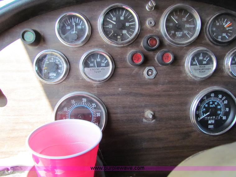 image for item G4191 1984 Peterbilt dump truck