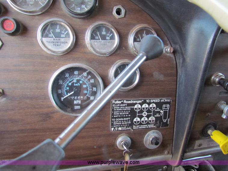 image for item G4191 1984 Peterbilt dump truck