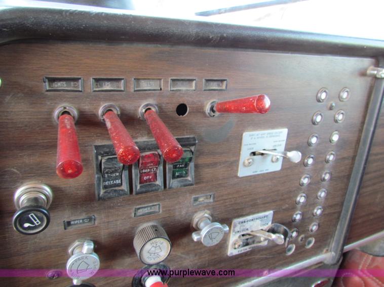 image for item G4191 1984 Peterbilt dump truck