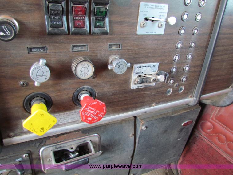 image for item G4191 1984 Peterbilt dump truck