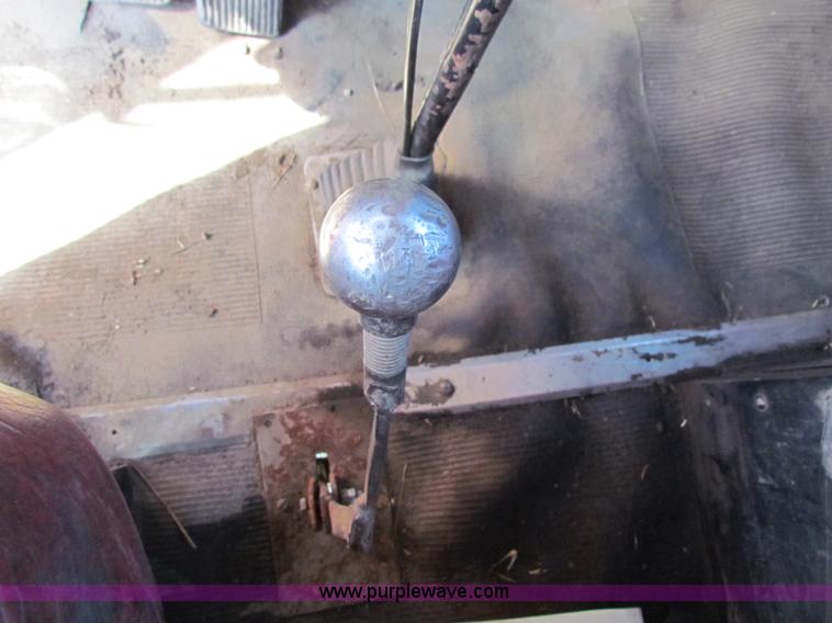 image for item G4191 1984 Peterbilt dump truck