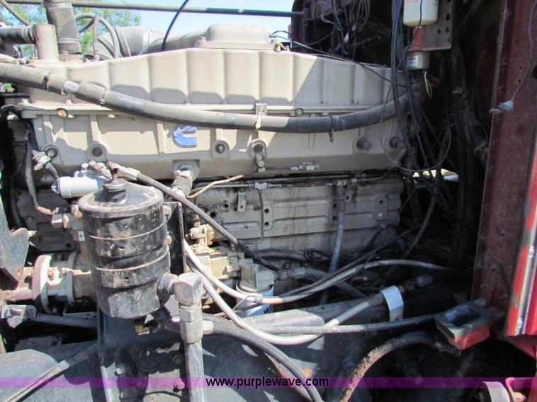 image for item G4191 1984 Peterbilt dump truck