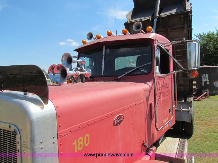 image for item G4191 1984 Peterbilt dump truck