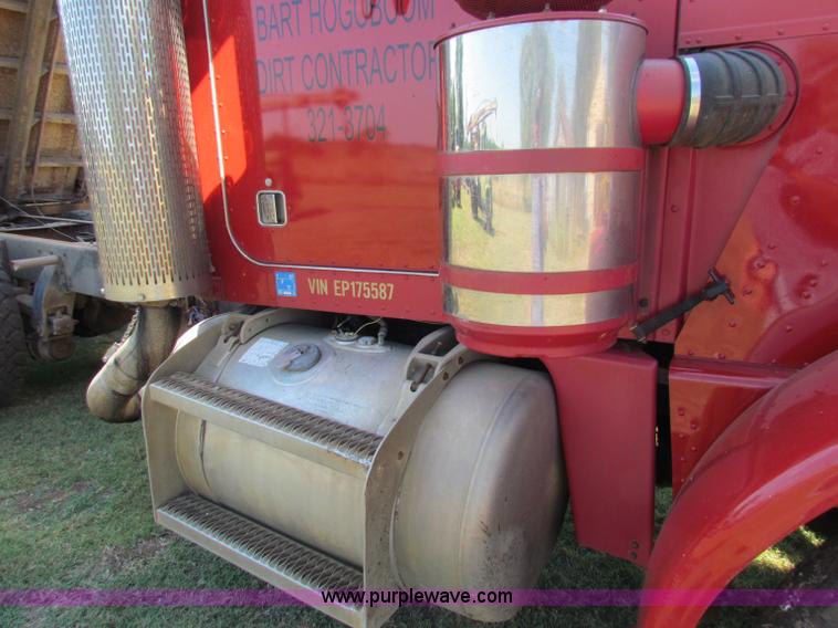 image for item G4191 1984 Peterbilt dump truck