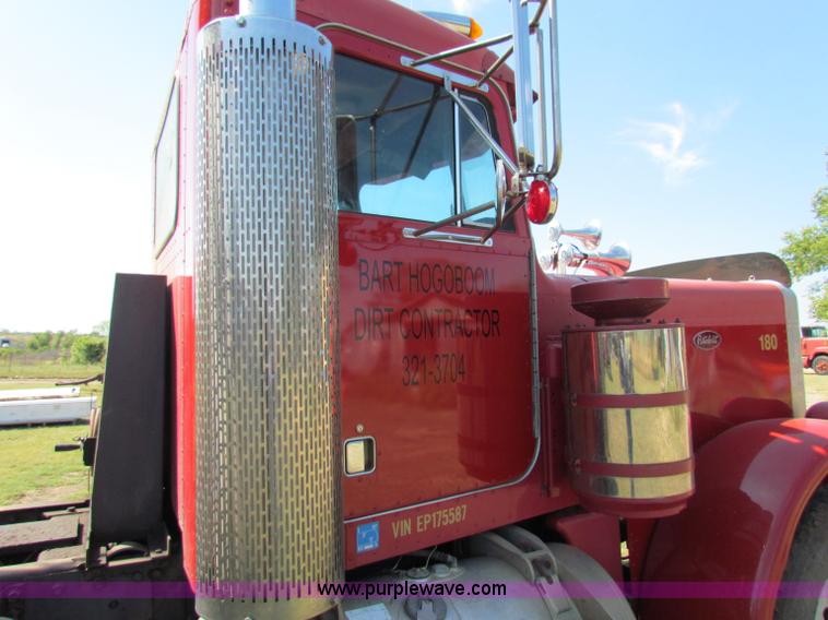 image for item G4191 1984 Peterbilt dump truck