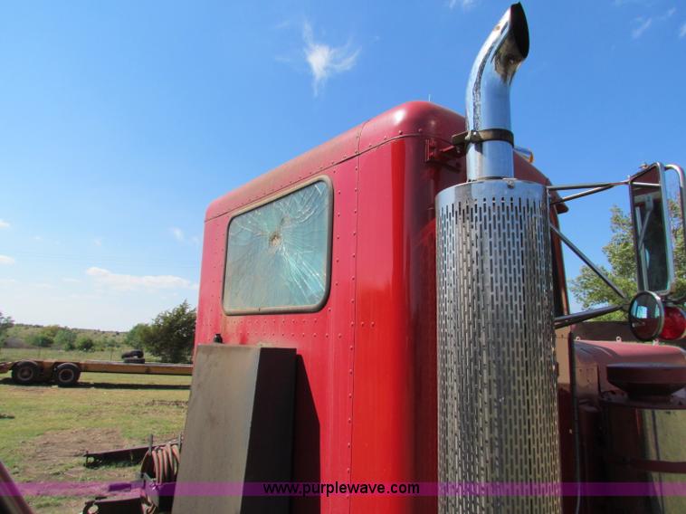 image for item G4191 1984 Peterbilt dump truck