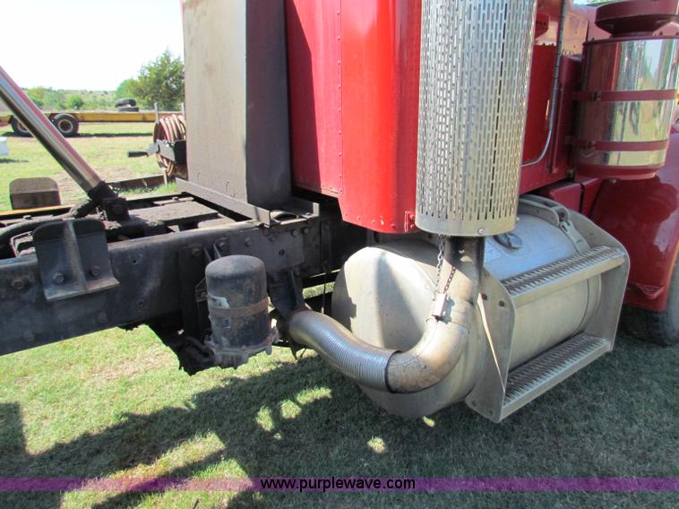 image for item G4191 1984 Peterbilt dump truck