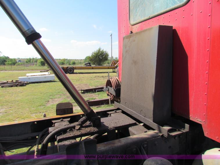 image for item G4191 1984 Peterbilt dump truck