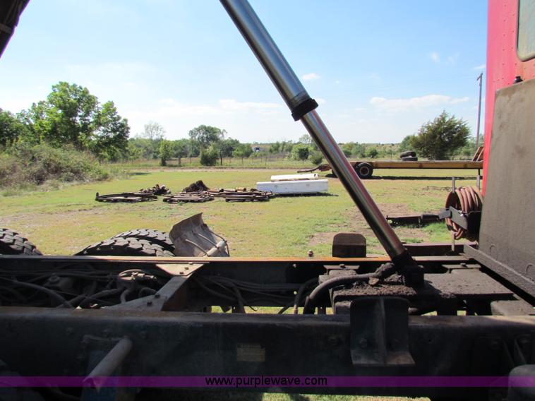 image for item G4191 1984 Peterbilt dump truck