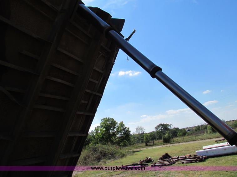 image for item G4191 1984 Peterbilt dump truck