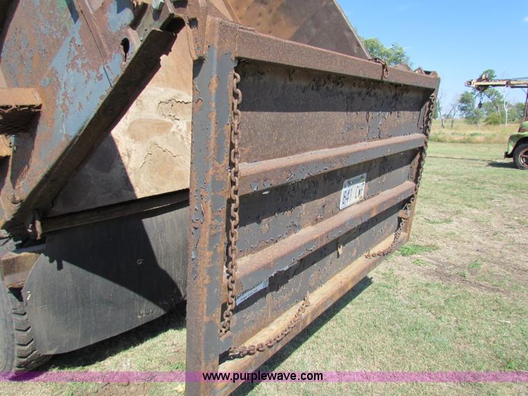 image for item G4191 1984 Peterbilt dump truck