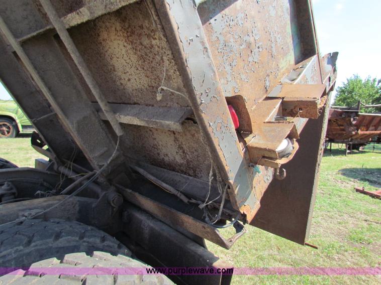 image for item G4191 1984 Peterbilt dump truck