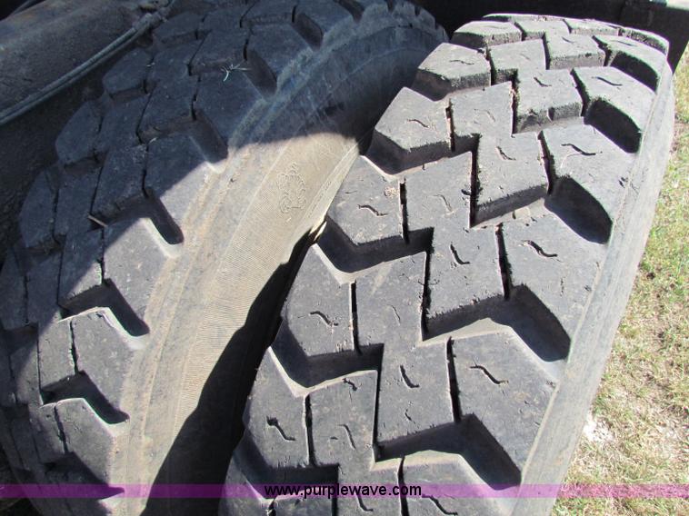 image for item G4191 1984 Peterbilt dump truck