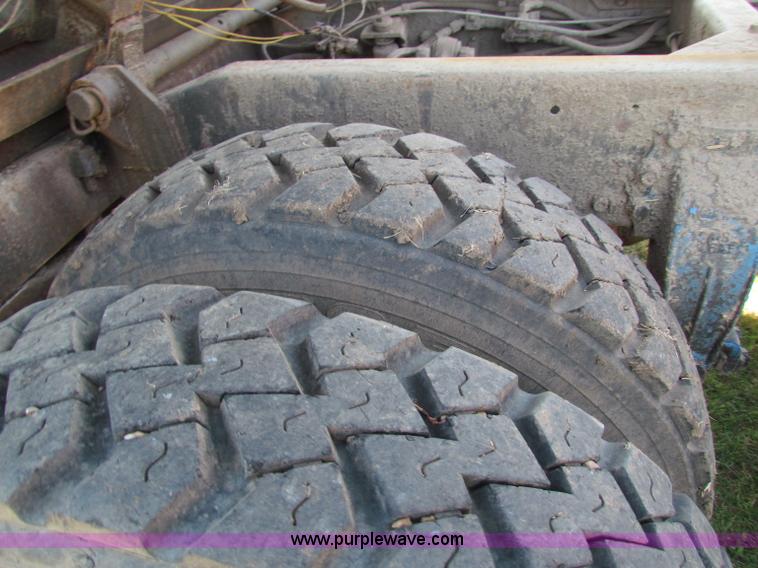 image for item G4191 1984 Peterbilt dump truck