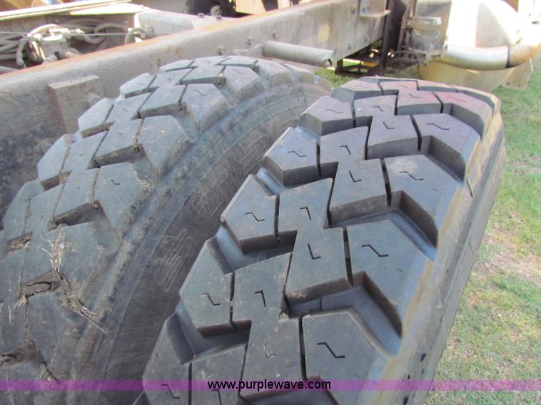 image for item G4191 1984 Peterbilt dump truck