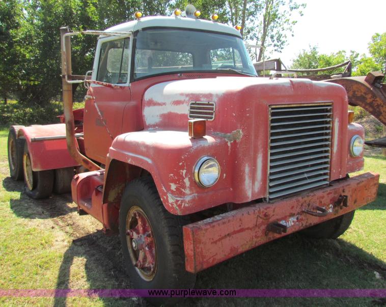 image for item G4195 1969 International semi truck