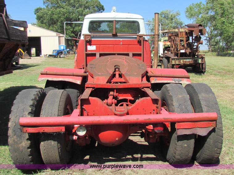 image for item G4195 1969 International semi truck