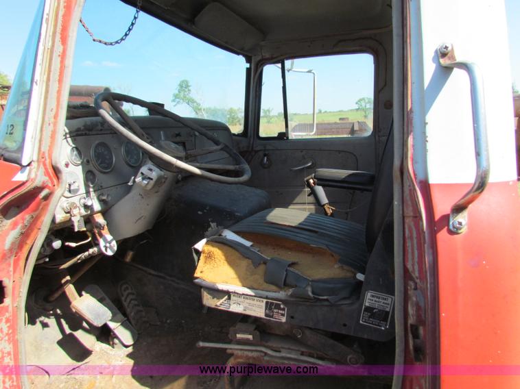 image for item G4195 1969 International semi truck