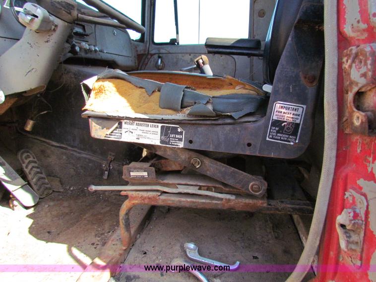 image for item G4195 1969 International semi truck