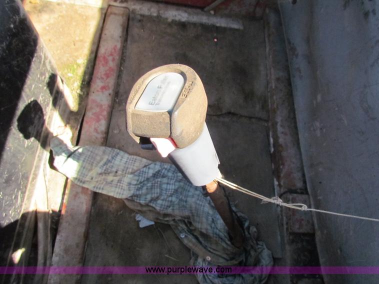 image for item G4195 1969 International semi truck