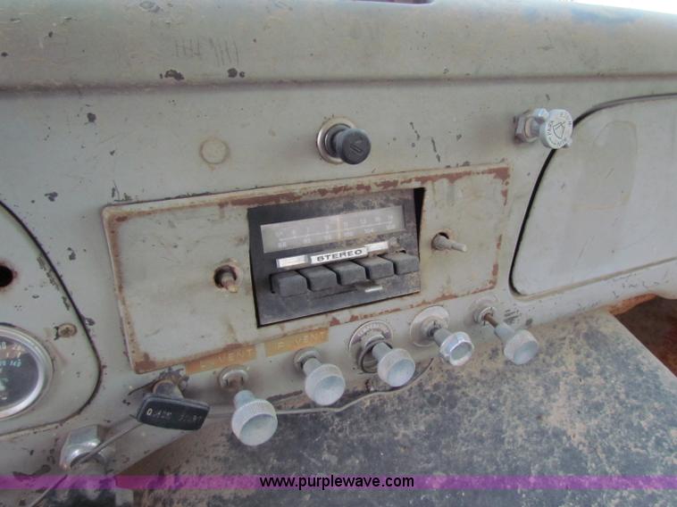 image for item G4195 1969 International semi truck