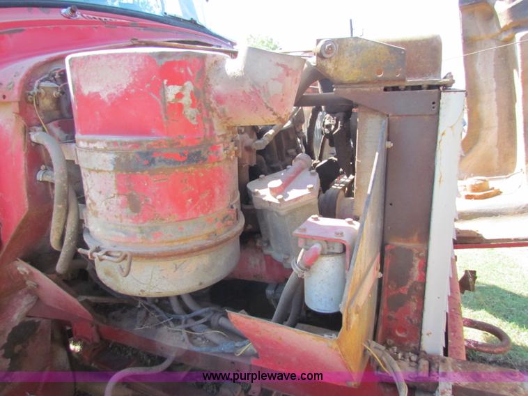 image for item G4195 1969 International semi truck