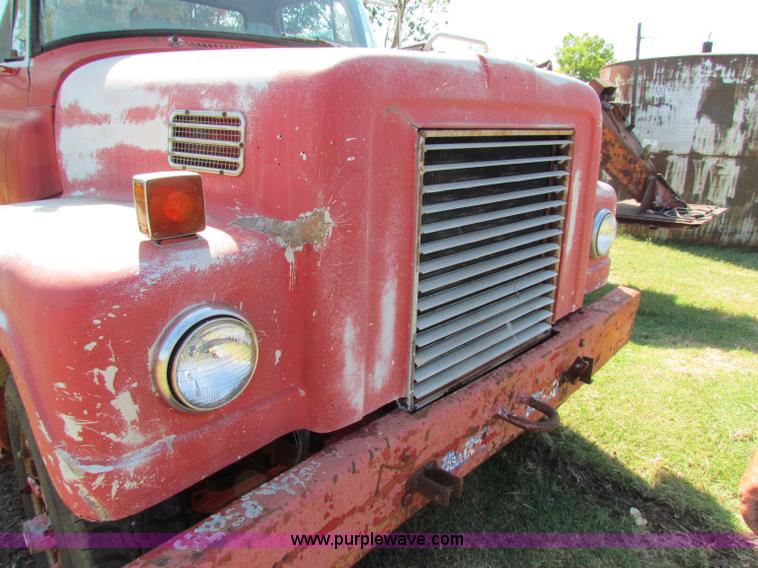 image for item G4195 1969 International semi truck