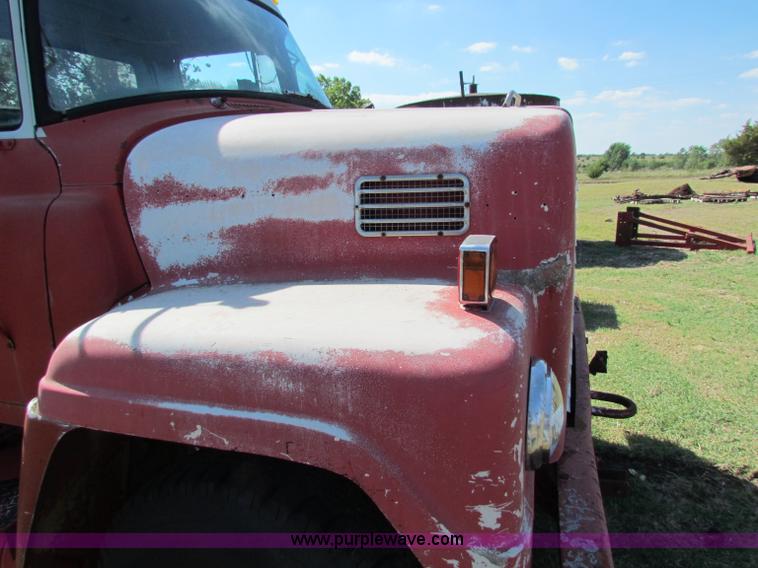 image for item G4195 1969 International semi truck