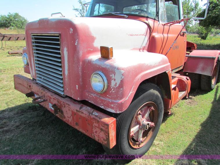 image for item G4195 1969 International semi truck